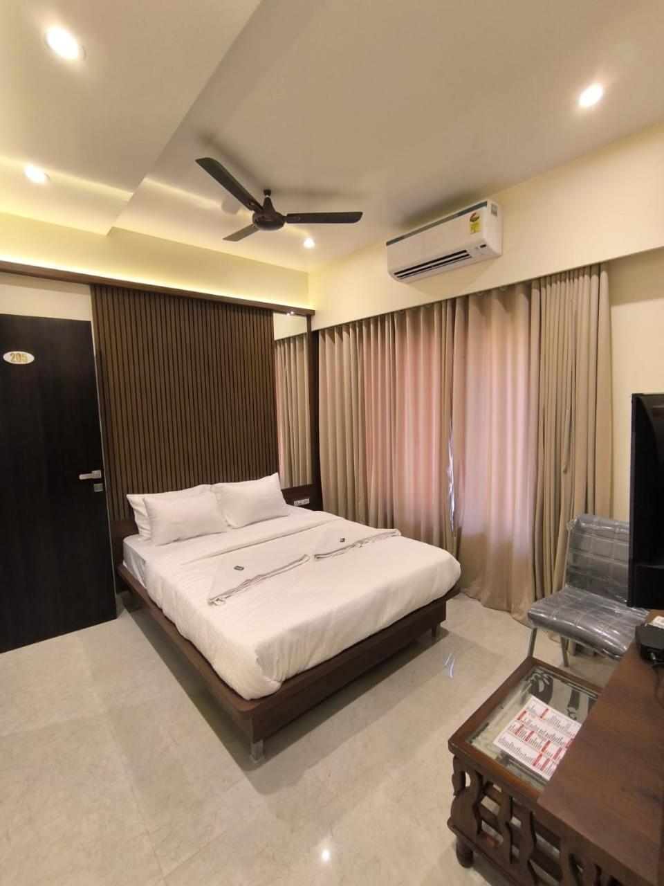 Sharan Residency Hotel Navi Mumbai Eksteriør billede