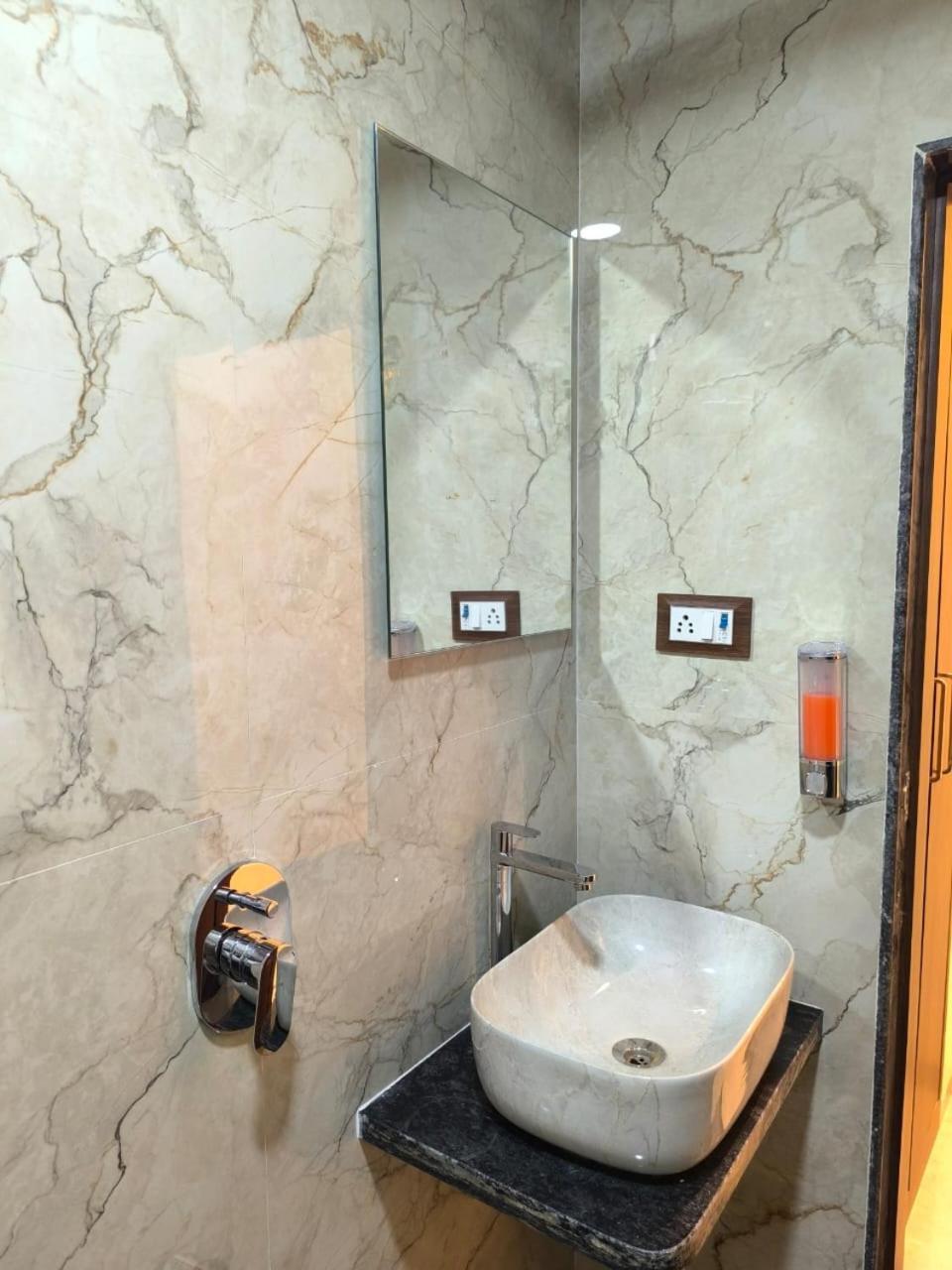 Sharan Residency Hotel Navi Mumbai Eksteriør billede